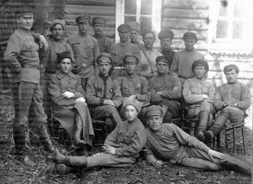 Březen 1920, běloruské město Propoisk (nyní Slavgorod), skupina barev 115. samostatného praporu vojáků VOKhR NKVD RSFSR.