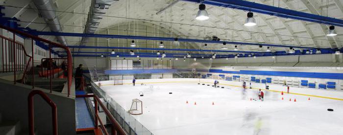 indoor ijsbaan in Moskou met skate verhuur