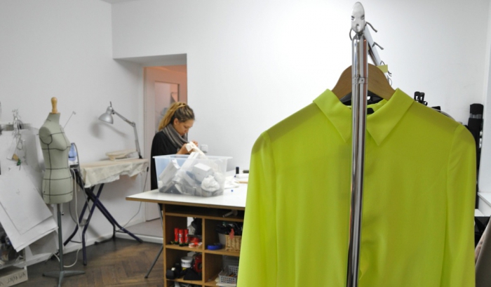 Nyitott ruházatjavító stúdió