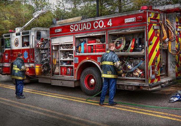 Arbeit als Fahrer eines Feuerwehrautos