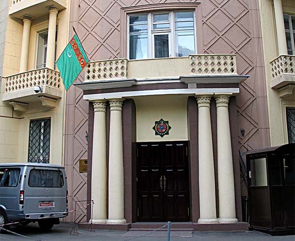 gevel van de ambassade van Turkmenistan