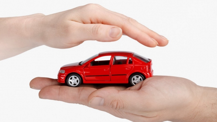 Faire un achat de voiture avec les mains