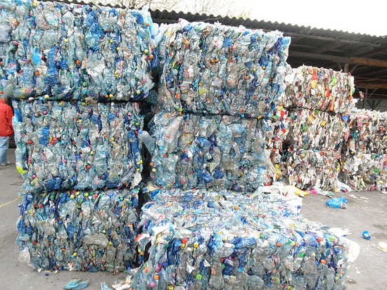 Geschäft mit Kunststoffrecycling