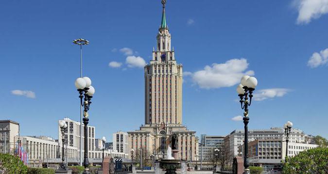 Stalinistiska skyskrapor i Moskva foto