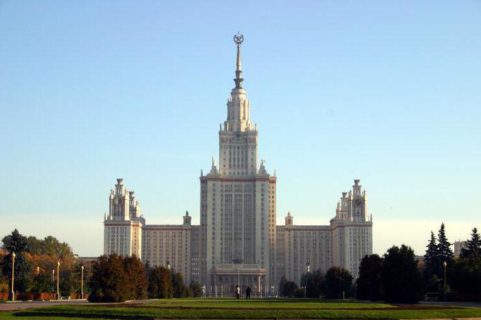 A Sztálin felhőkarcolóinak története Moszkvában