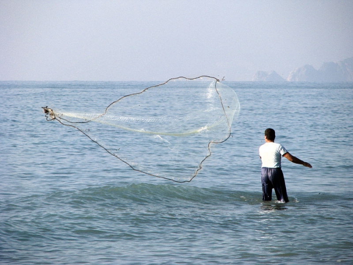 Pletací zařízení pro rybářské sítě