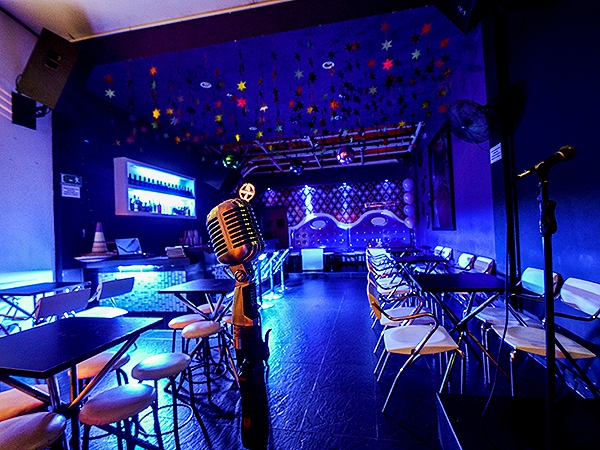 egy karaoke bár megnyitása, ahonnan kezdje