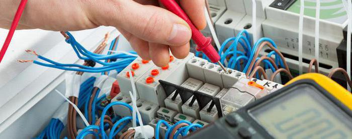 veiligheidsregels voor de werking van elektrische installaties van consumenten