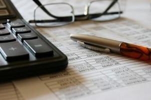 un eșantion de completare a cărții de contabilitate pentru venituri și cheltuieli