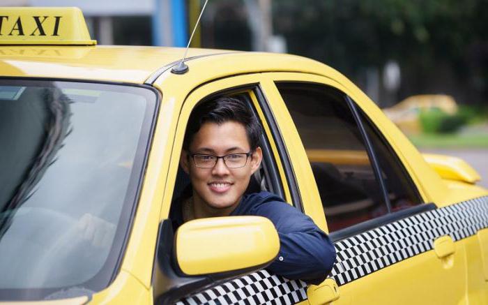 řidič taxi v automobilové společnosti