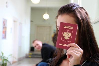 Är en medborgare skyldig att bära ett pass med sig