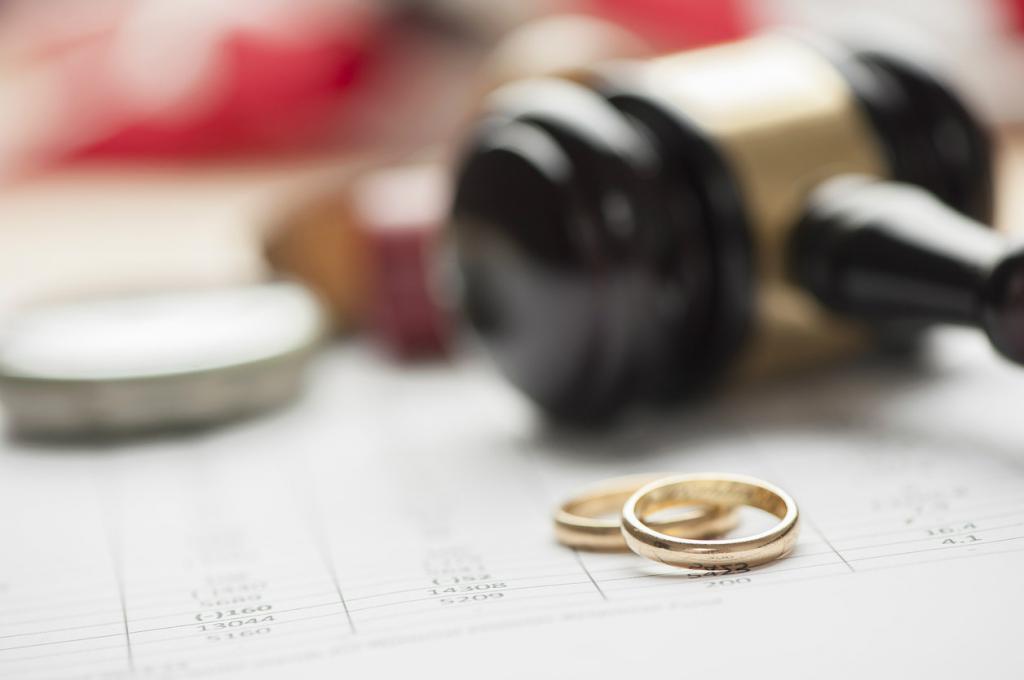 Rozvod bez manželů soudem