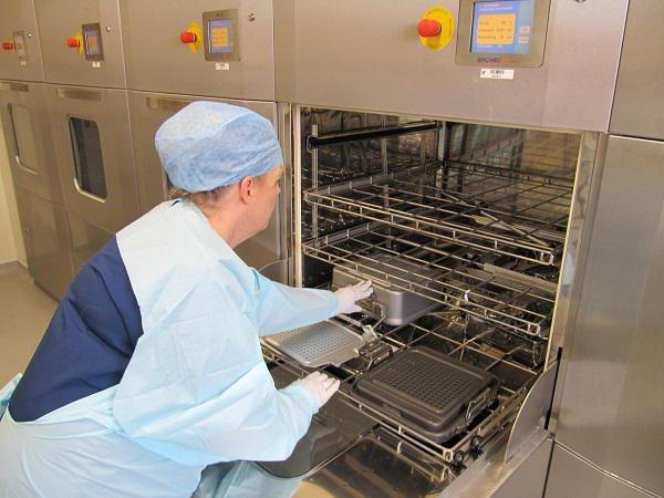 rengöring av medicinsk utrustning före sterilisering
