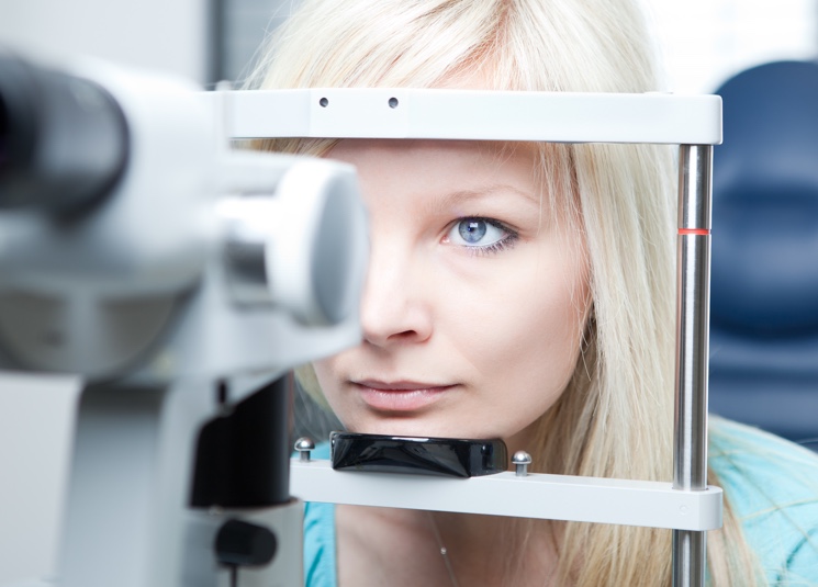 Medicinsk undersökning hos ögonläkaren