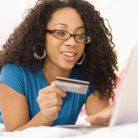 כיצד להשיג כרטיס אשראי מסברבנק לגמלאי