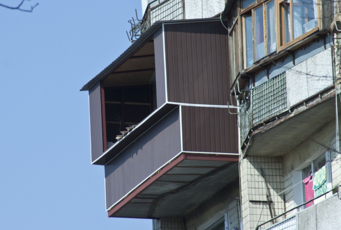 obehörig ombyggnad av balkongen