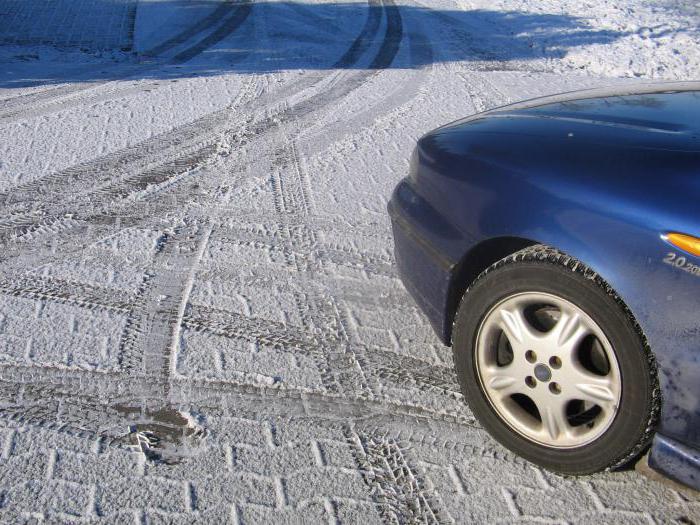 Je možné řídit zimní pneumatiky v létě zákonem