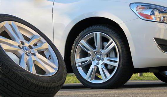 Est-il possible de conduire des pneus d'hiver avec des pointes en été