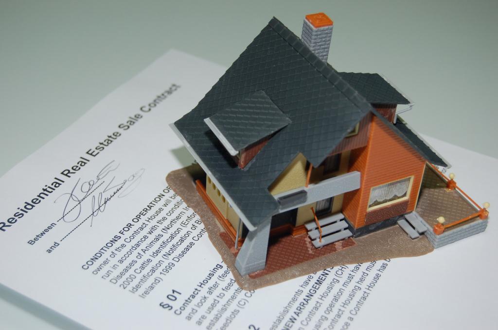 Termeni esențiali ai contractului de vânzare de bunuri imobiliare