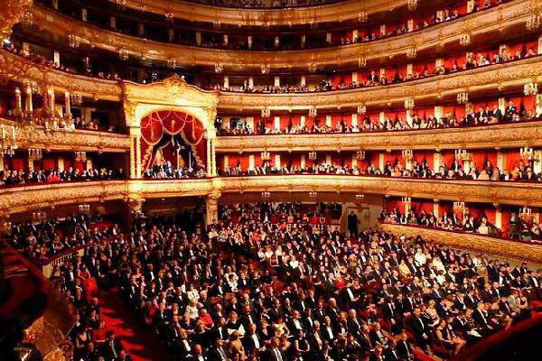 színházak a hallgatók számára ingyen Moszkva