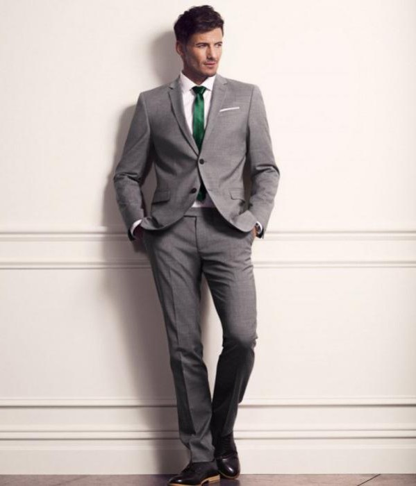 Men's suits are inexpensive in Moscow,