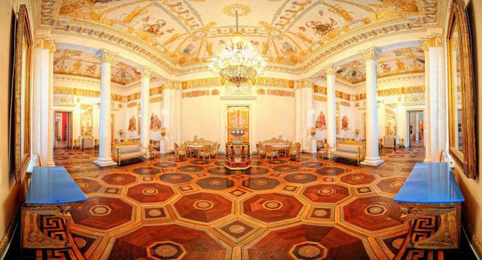 Mikhailovsky-paleis in het adres van St. Petersburg