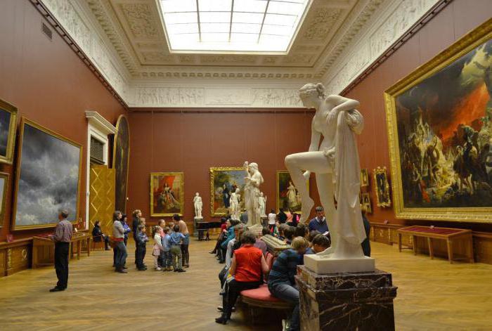 Tentoonstellingen in het Mikhailovsky-paleis in St. Petersburg