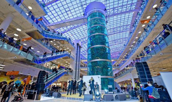 Das größte Einkaufszentrum in Moskau mit einem Aquarium