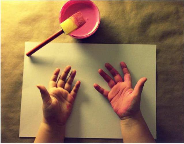 Készítsen DIY gyermek kezét és lábát
