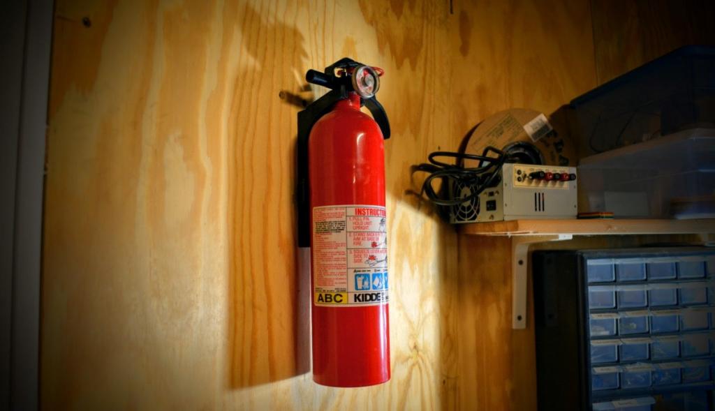 wat is de frequentie van het controleren van brandblussers
