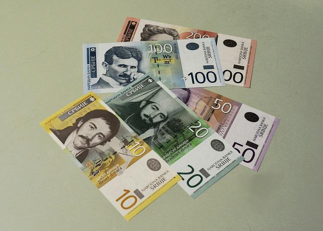 Servische dinar naar Russische roebel
