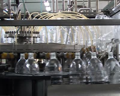 Zařízení na výrobu plastových lahví
