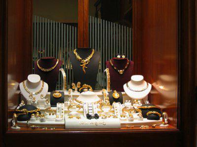 חנויות תכשיטים של אדמאס במוסקבה פונות
