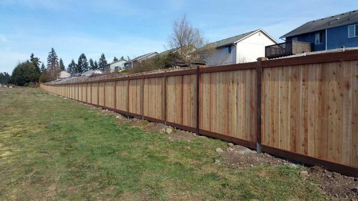 Combien de se retirer de la clôture pendant la construction