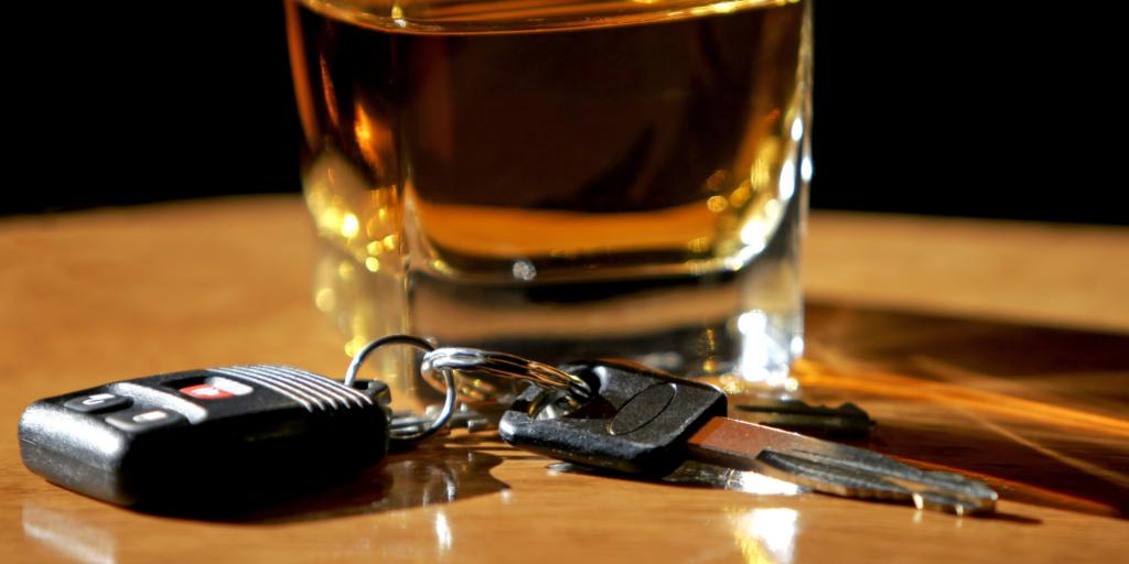alkohol och bilnycklar