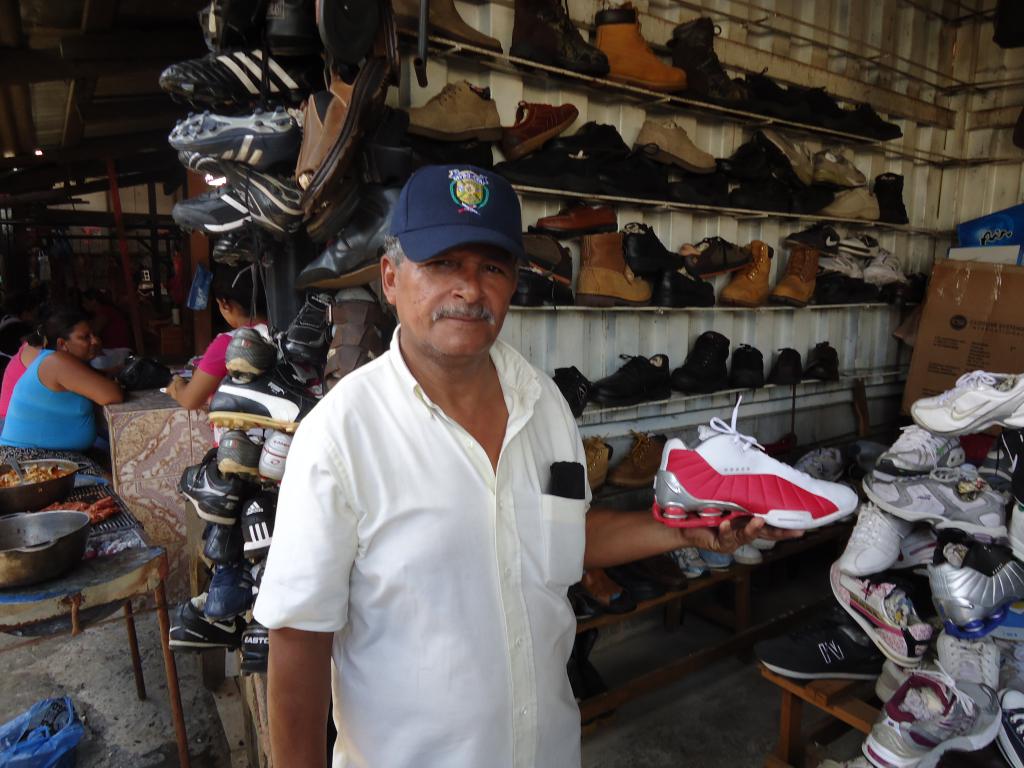 schoenenverkoper