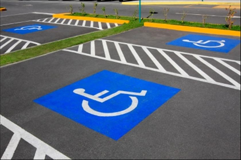 L'action de panneau de stationnement pour personnes handicapées commence
