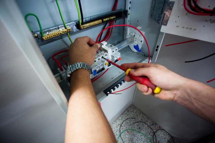 typický popis práce elektrikáře opravář elektrikář