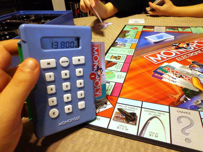 jeu de monopole avec des cartes bancaires