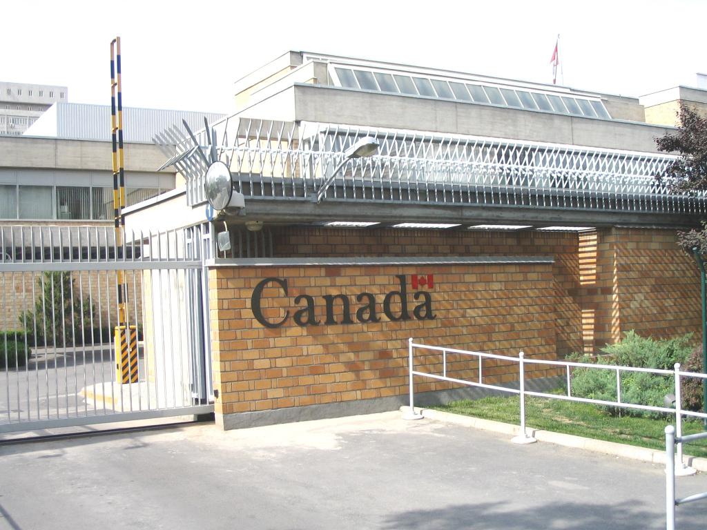 Ambasada canadiană