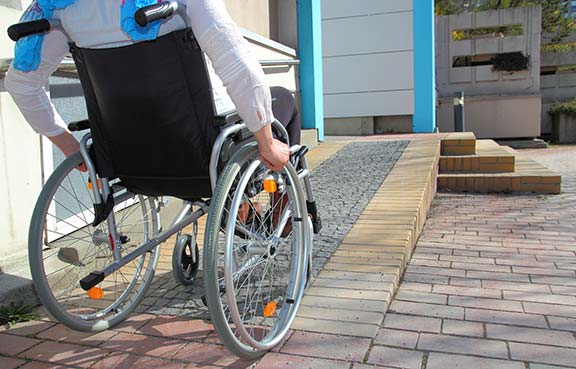a fogyatékkal élők számára készült fémkerítésekhez kapcsolódó teljesítményszint