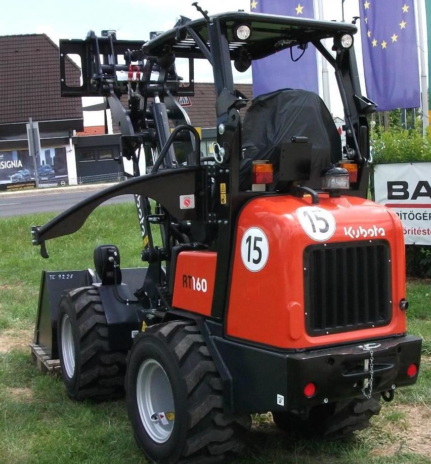 Behöver du rättigheterna till en bakomgående traktor med en minitraktor
