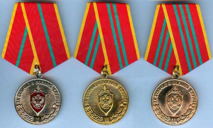 Russische ministerie van binnenlandse zaken medailles voor het verschil in dienst