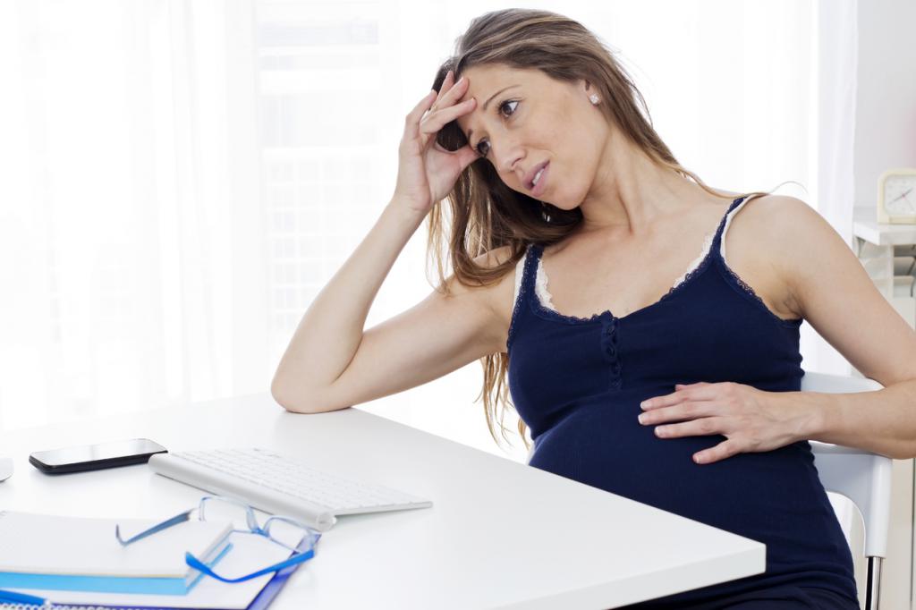 pracovní smlouva na dobu určitou a příspěvek v těhotenství
