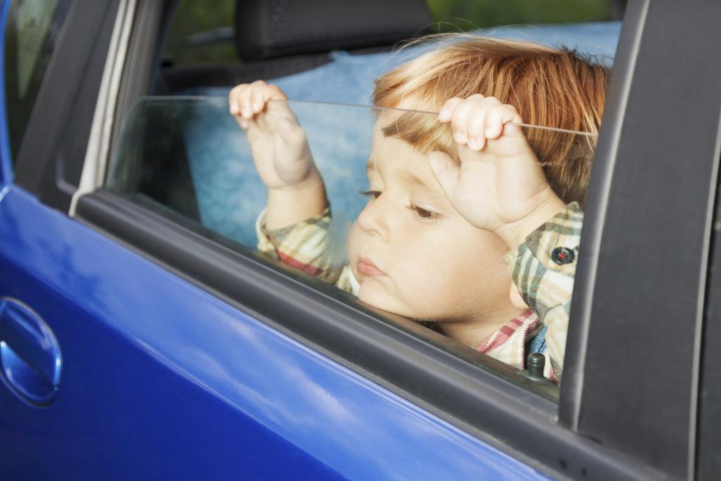 Můžete zajistit auto pro nezletilé dítě