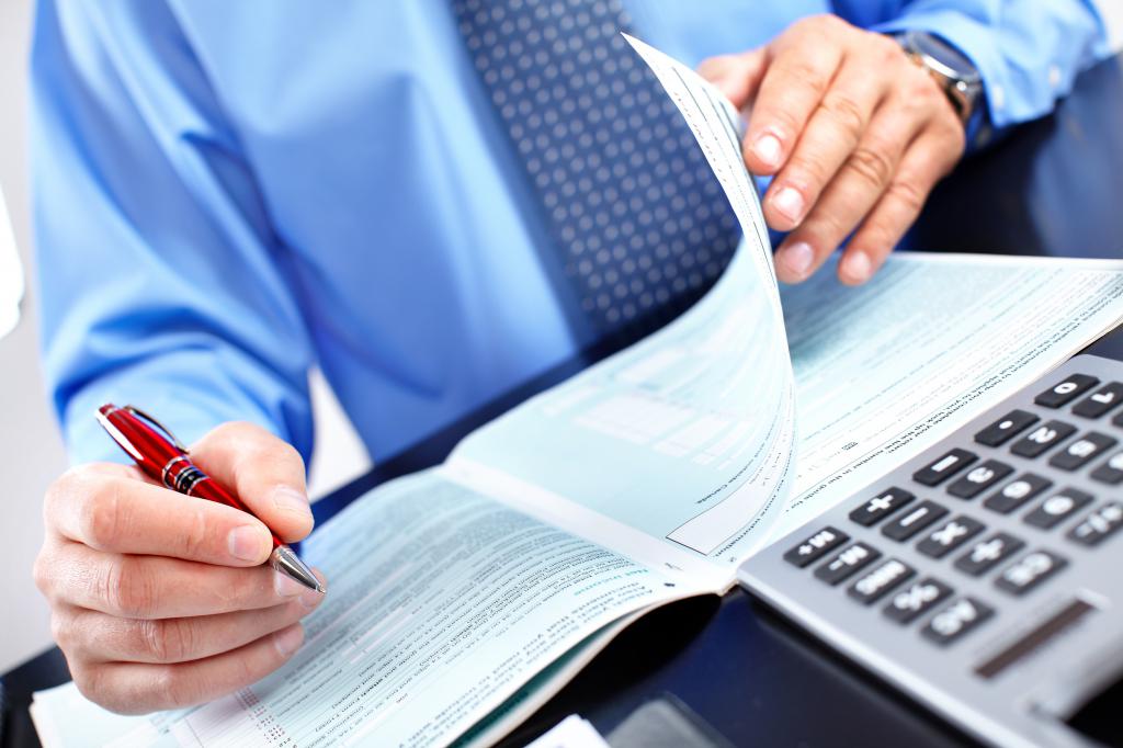 how to become an accountant auditor