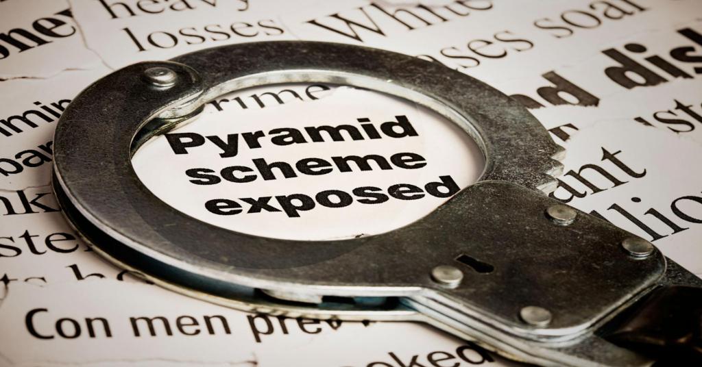 Straff för att organisera finansiella pyramider