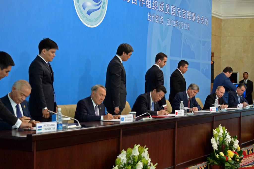 Az SCO csúcstalálkozó záró dokumentumainak aláírása