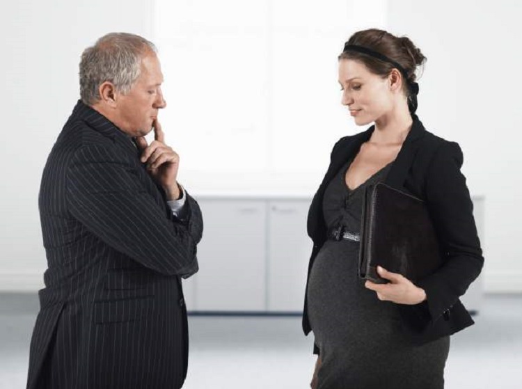 a munkáltató számára a terhességi igazolás megadásakor