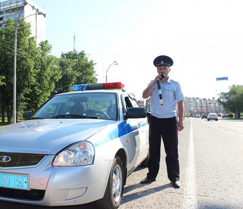közlekedési rendõri képviselõ és közlekedési rendõrség